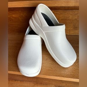 Klogs Men or Women EUC